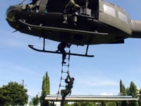 Bell UH-1 Iroquois - Image 3