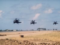 Sikorsky UH-60 Black Hawk - Image 25