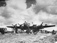 Handley Page Halifax - Image 24
