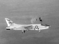 Vought F-8 Crusader - Image 17