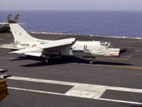 Vought F-8E(FN) Crusader - Image 2