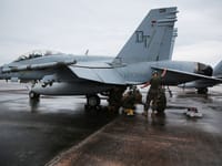 McDonnell Douglas F/A-18 Hornet - Image 2