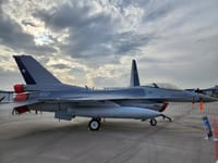 General Dynamics F-16 Fighting Falcon - Image 10