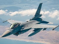 General Dynamics F-16 Fighting Falcon - Image 7