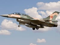 General Dynamics F-16 Fighting Falcon - Image 33